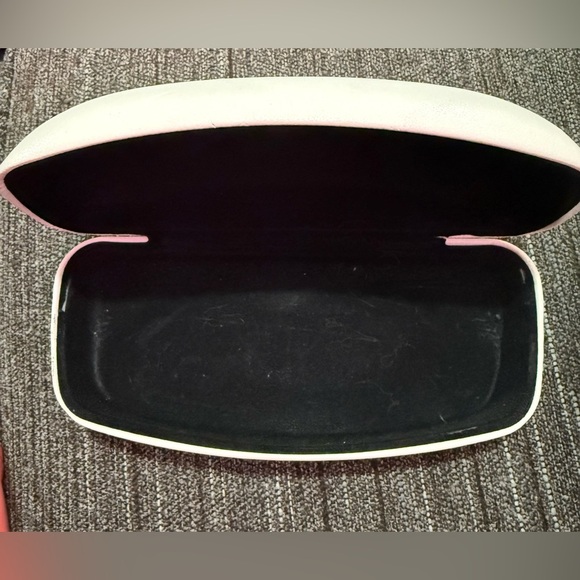 D&G Cream Eyewear Case - Picture 2 of 4